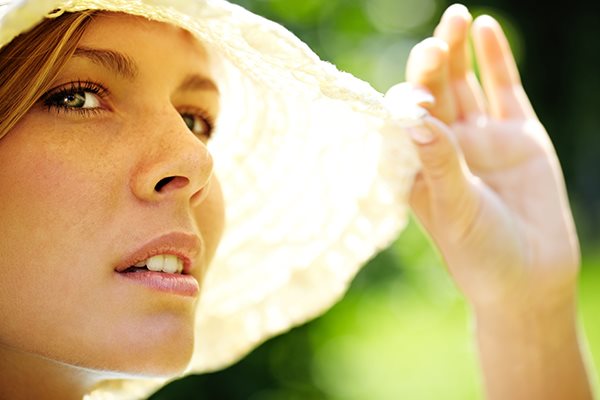 Sfida l’acne. Tutti i consigli per una pelle purificata.