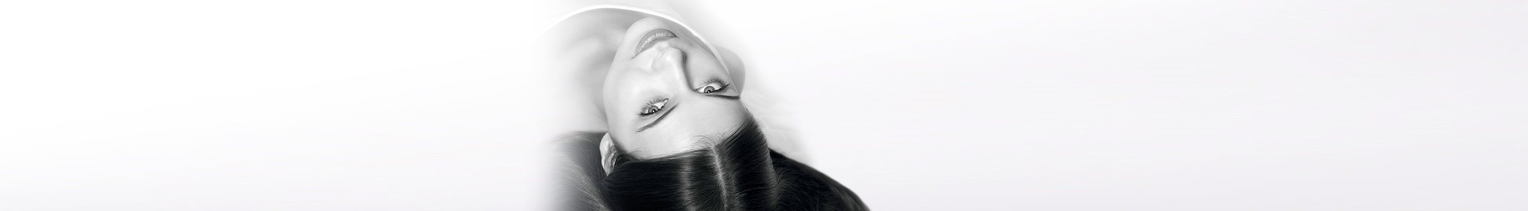 Donna con capelli fini e diradati
