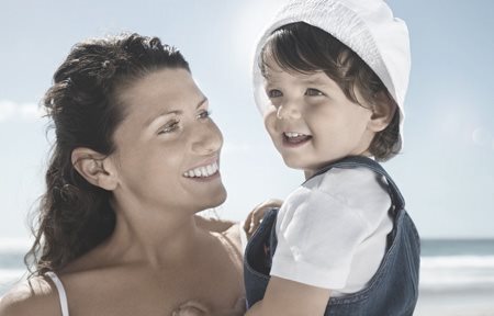 Bambino con la sua mamma