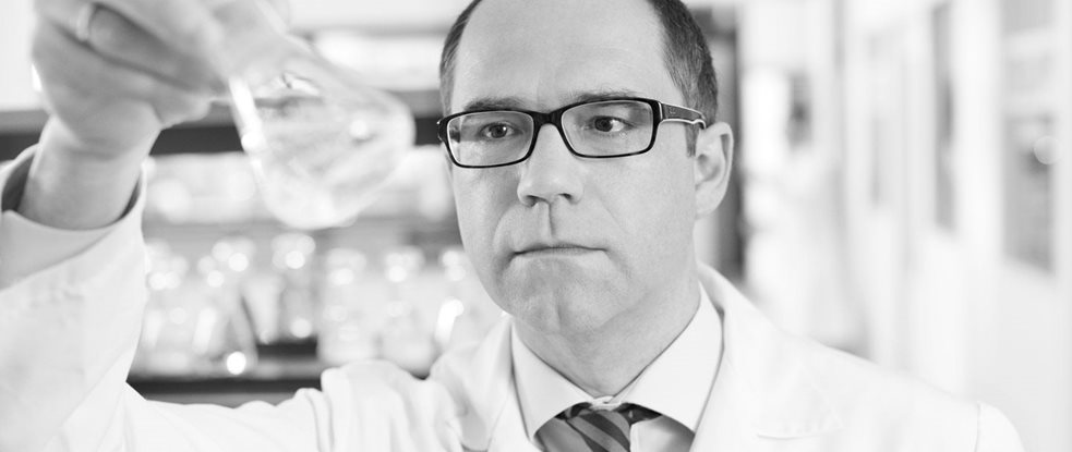 Il Dr.Rainer Wolber, Capo dello Sviluppo Prodotti Dermocosmetici