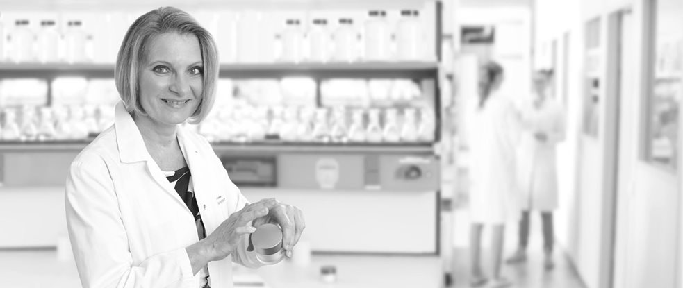 Scienziato in laboratorio`