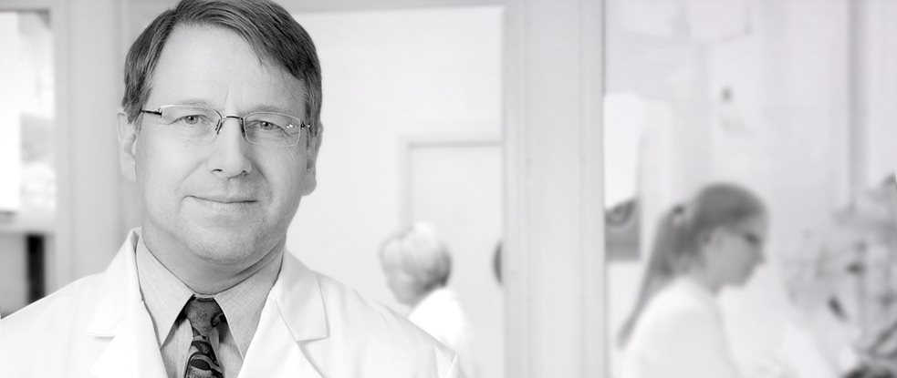 Scienziato di Eucerin in Laboratorio