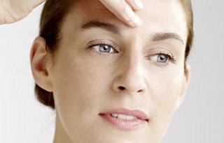 Donna che usa il concentrato