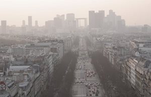 Vista di una strada di una grande città