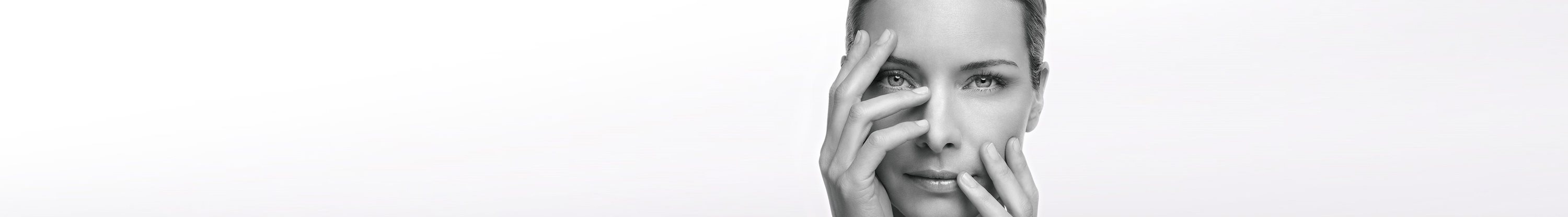 Donna avvolta nell'asciugamano