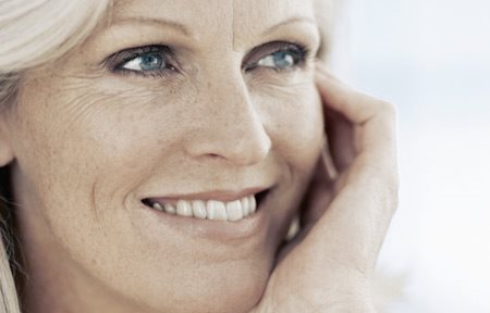 donna di mezza età che sorride